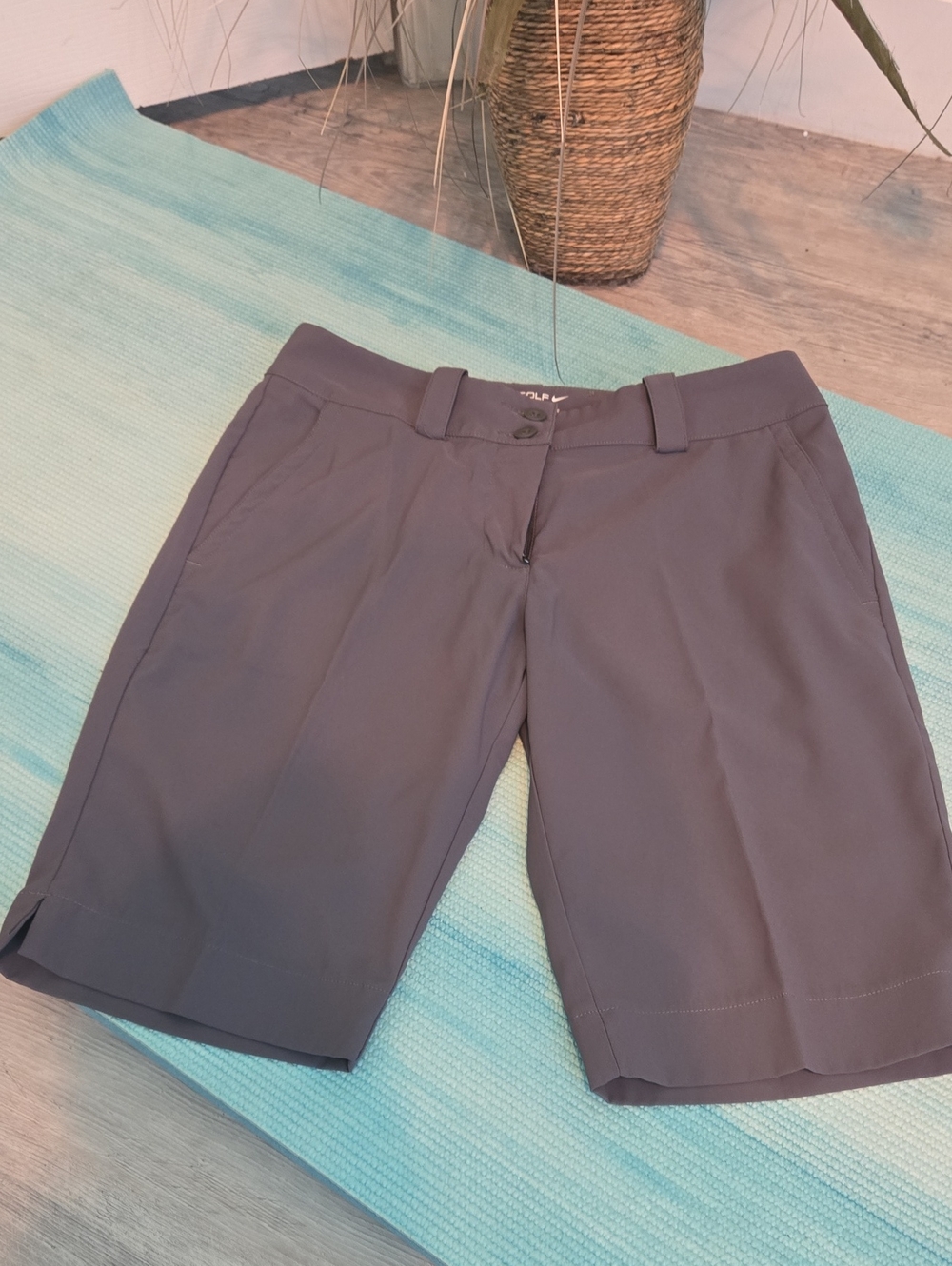 Woomen's Nike Golf Tour Performance Dri-FIT Shorts in Dark Green